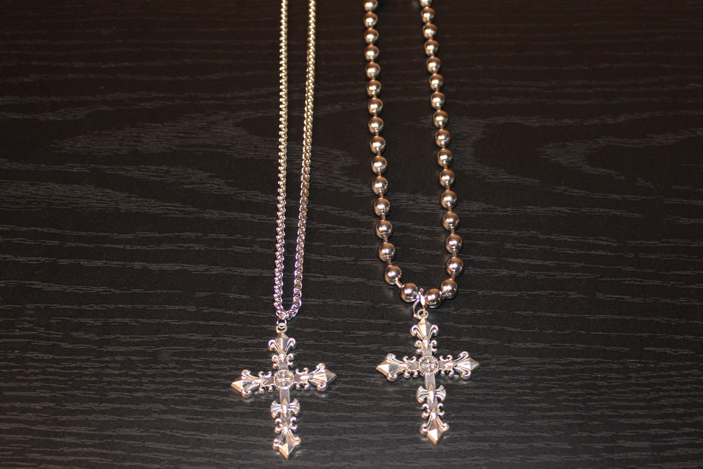 Armuré Cross Necklace