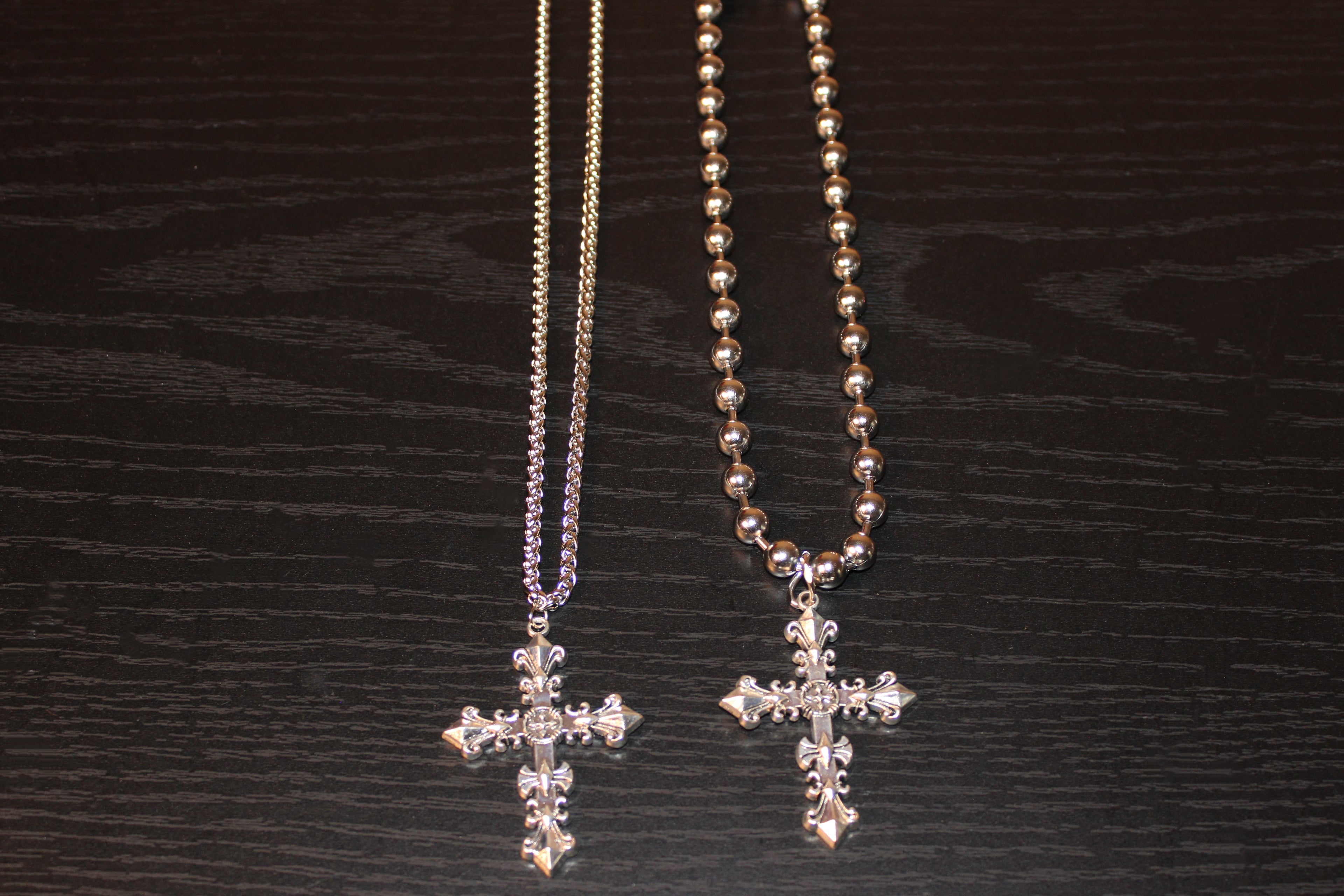 Armuré Cross Necklace