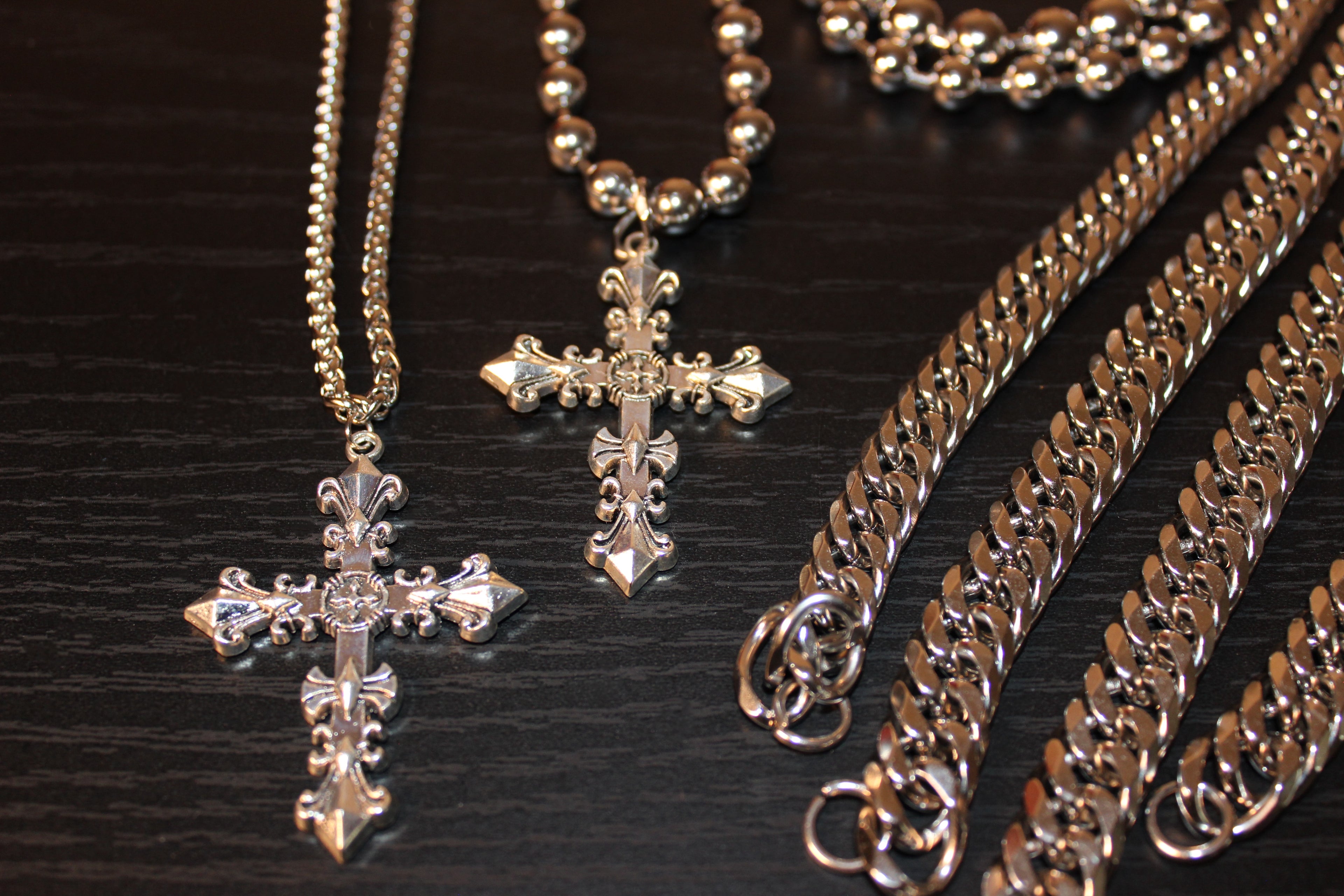 Armuré Cross Necklace