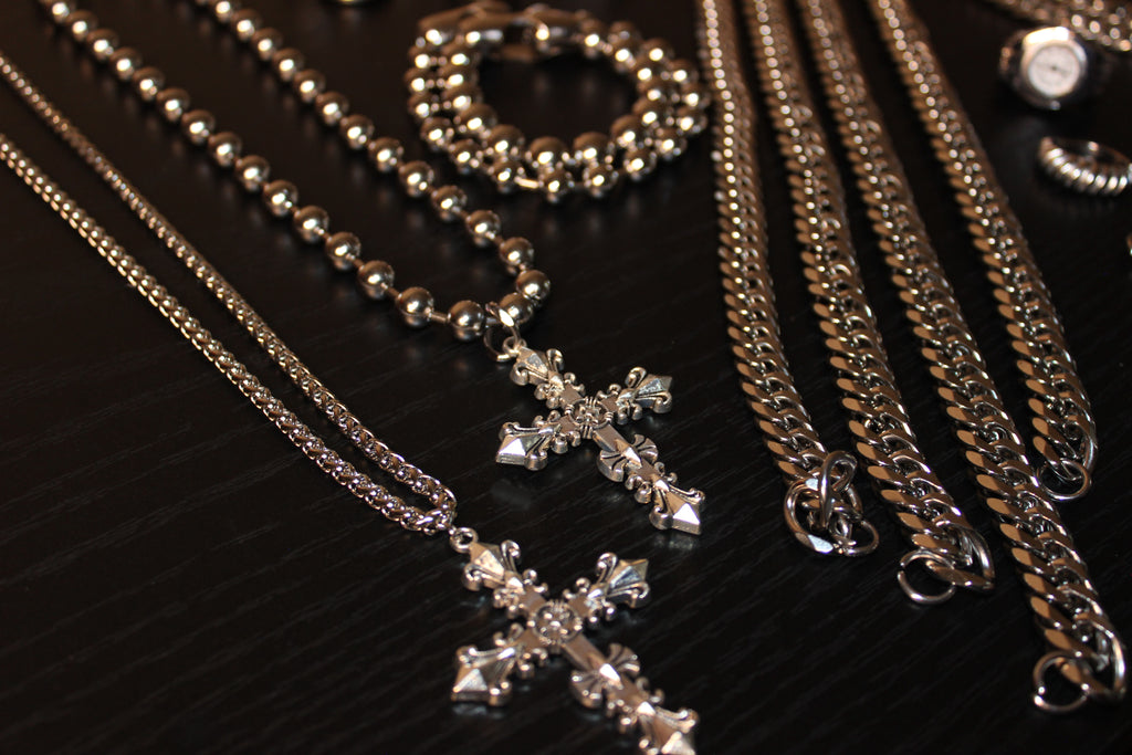 Armuré Cross Necklace